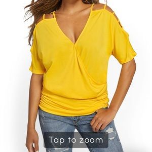 NY & CO Lattice-sleeve Banded Top